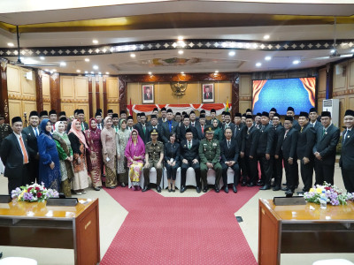 PENGAMBILAN SUMPAH ANGGOTA DPRD KABUPATEN SIDOARJO MASA JABATAMN 2024 - 2029